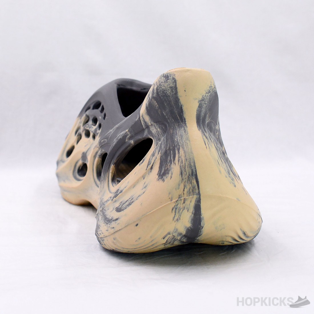 yeezy foam rnnr moon